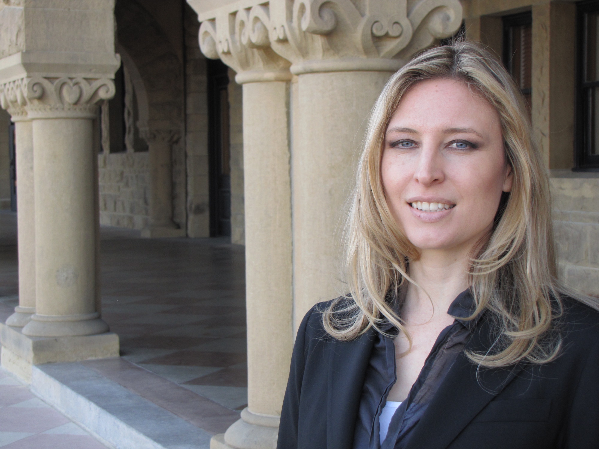 Jessica Santana profile photo in front of columns