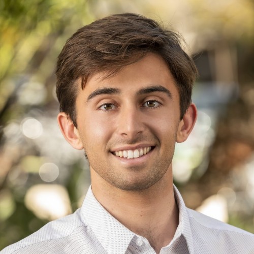 A headshot of Miles Vinikow