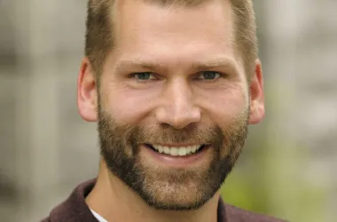 Headshot of Coye Cheshire