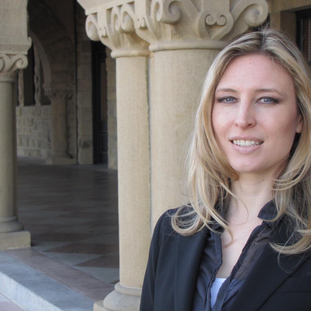 Jessica Santana profile photo in front of columns