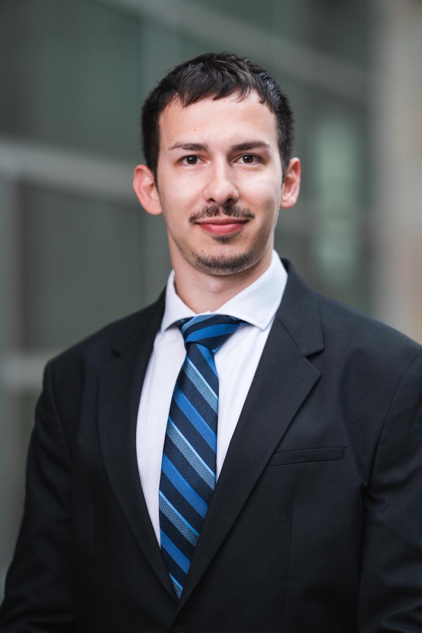 Headshot of Octavio Gzain