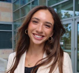 Headshot of Peer Advisor Lauren Caughey